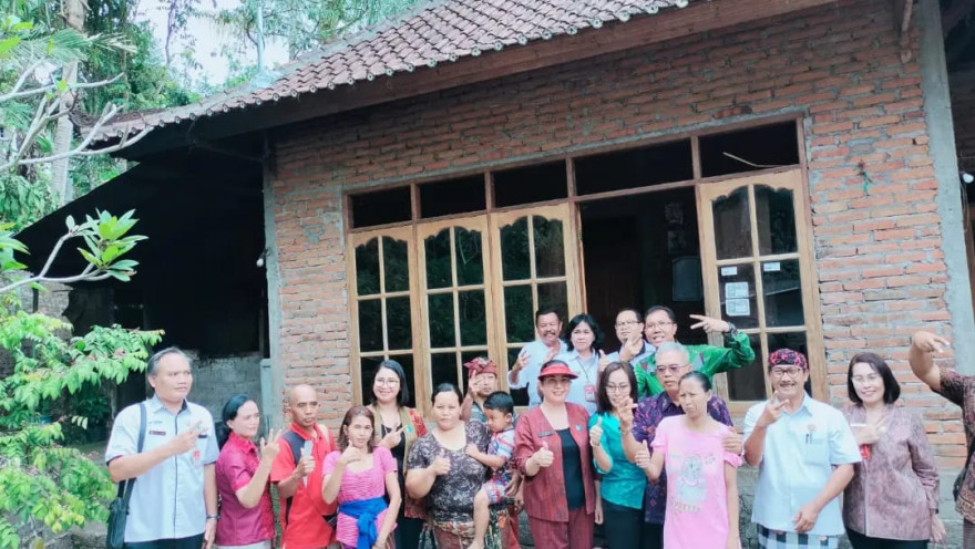 Aksi Sosial Menyapa dan Berbagi Ketua TP PKK Kabupaten Tabanan
